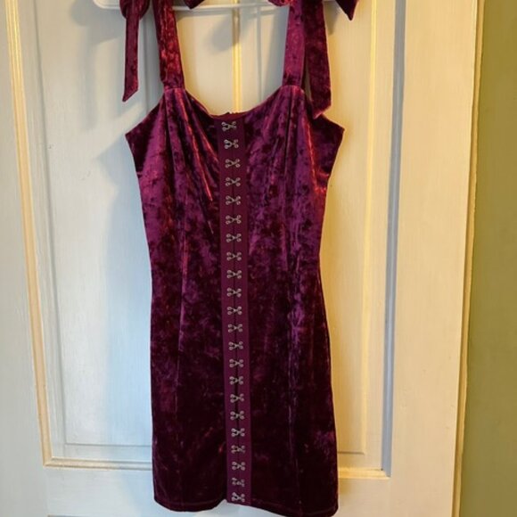 Forever 21 Velvet mini dress w/ faux shoulder ties - Picture 1 of 7